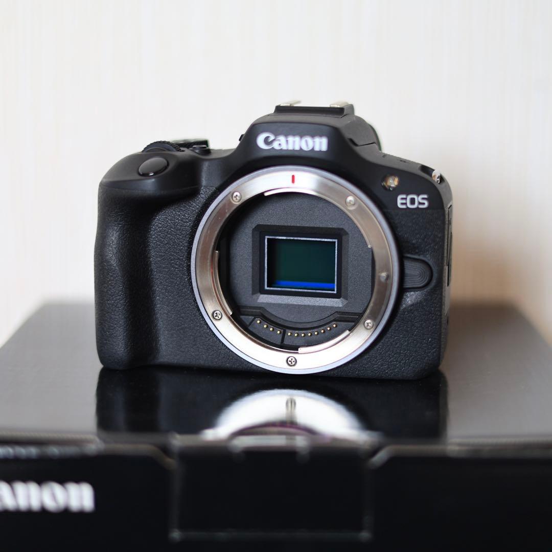 Canon EOS R100 RF-S 18-45mmレンズキット　USED