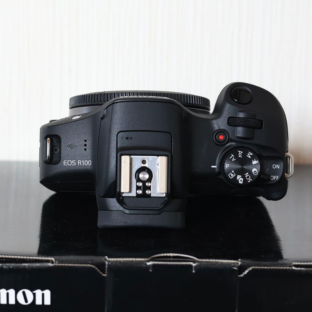 Canon EOS R100 RF-S 18-45mmレンズキット　USED