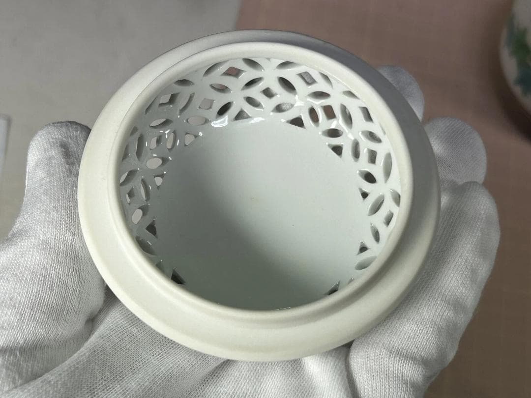 柿右衛門窯絵付師　鷹巣佳之　錦紅葉川蝉文　肥前赤絵窯　白磁七宝彫　香炉　未使用