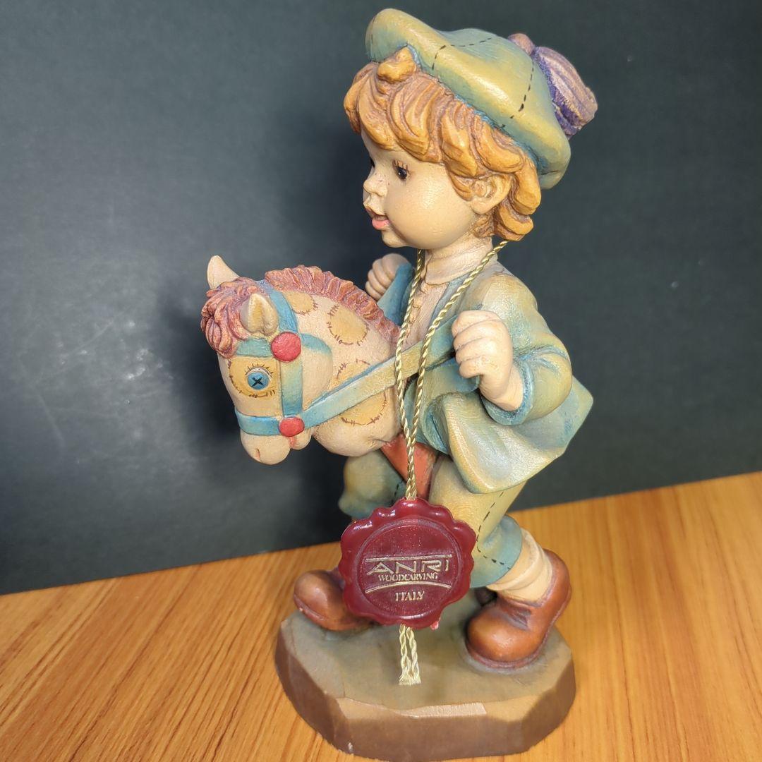 アンリ人形　木彫り人形　タイトル『Giddyap』（ギディアップ）です。