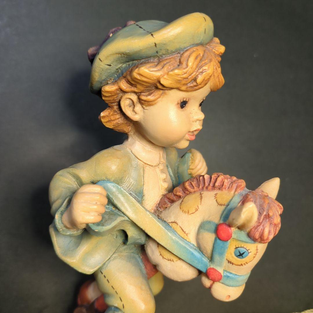 アンリ人形　木彫り人形　タイトル『Giddyap』（ギディアップ）です。