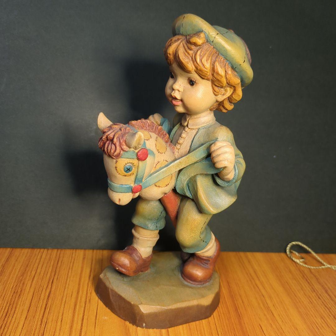 アンリ人形　木彫り人形　タイトル『Giddyap』（ギディアップ）です。