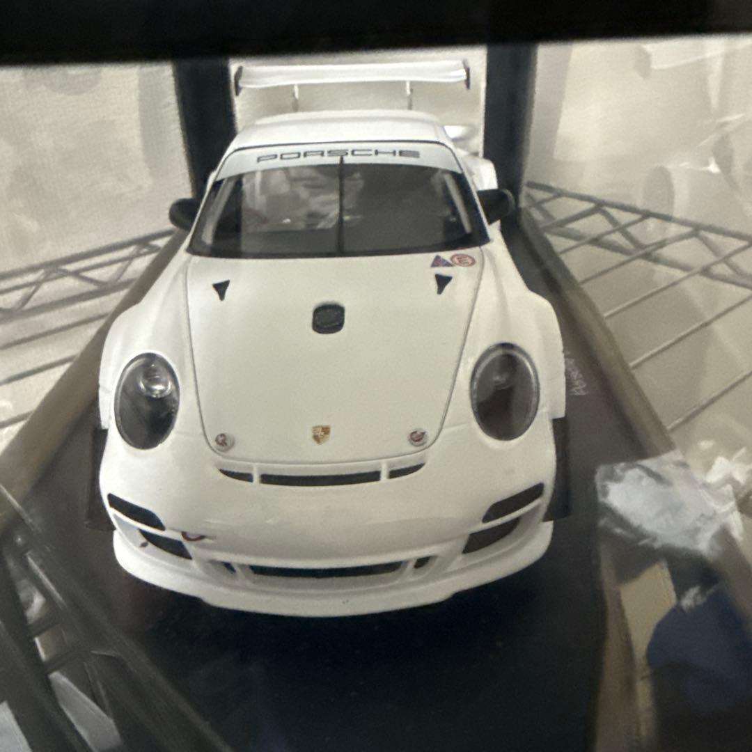 希少　1/18 オートアート　ポルシェ　911 GT3R 2010