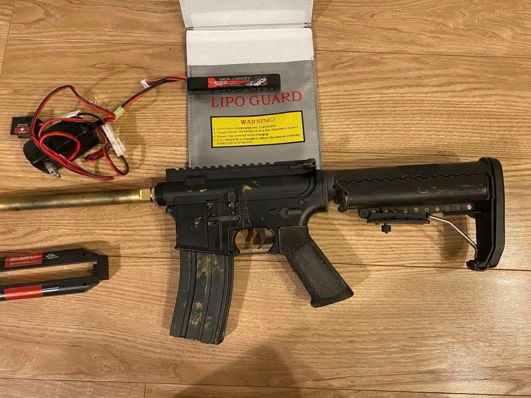 次世代電動ガンM4CQB-R・純正&リポバッテリー・充電器セット(東京マルイ