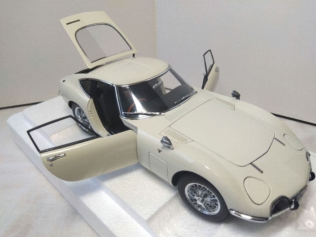 2825　オートアートトヨタ2000GT ワイヤースポーク