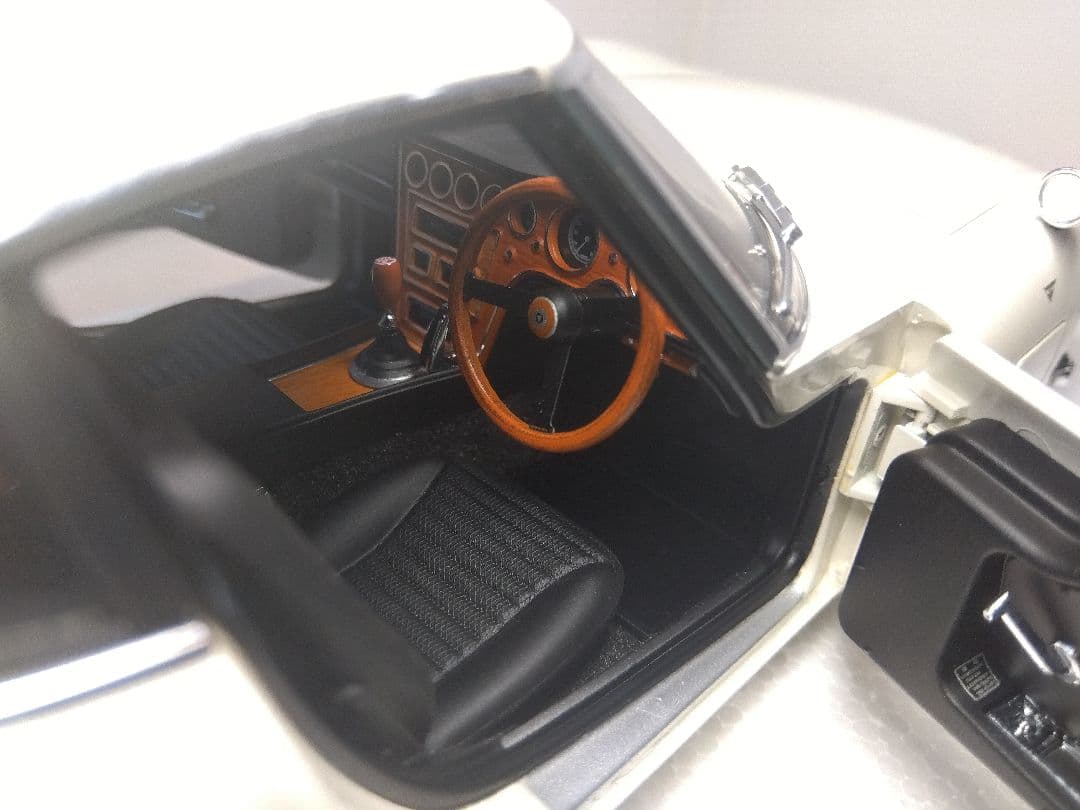 2825　オートアートトヨタ2000GT ワイヤースポーク