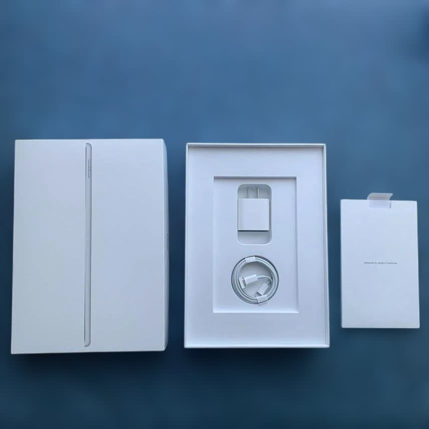 美品　Apple iPad 第8世代　Wi-Fi 32 GB