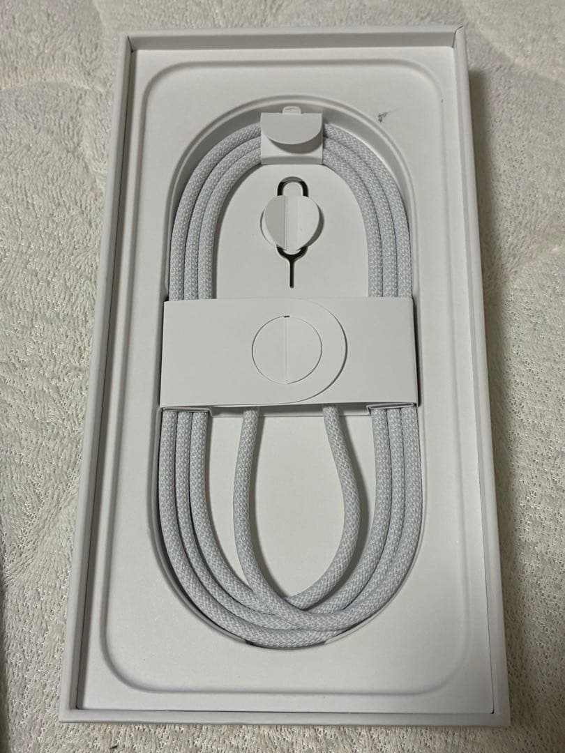 iPhone16e 128GB ホワイト　バッテリー100%