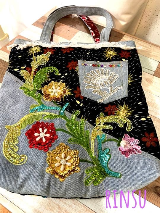 リメイクデニム　トートバッグ　ハンドメイド　パッチワーク　花　キラキラ