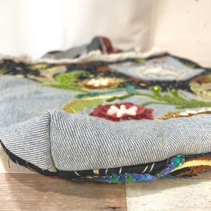 リメイクデニム　トートバッグ　ハンドメイド　パッチワーク　花　キラキラ