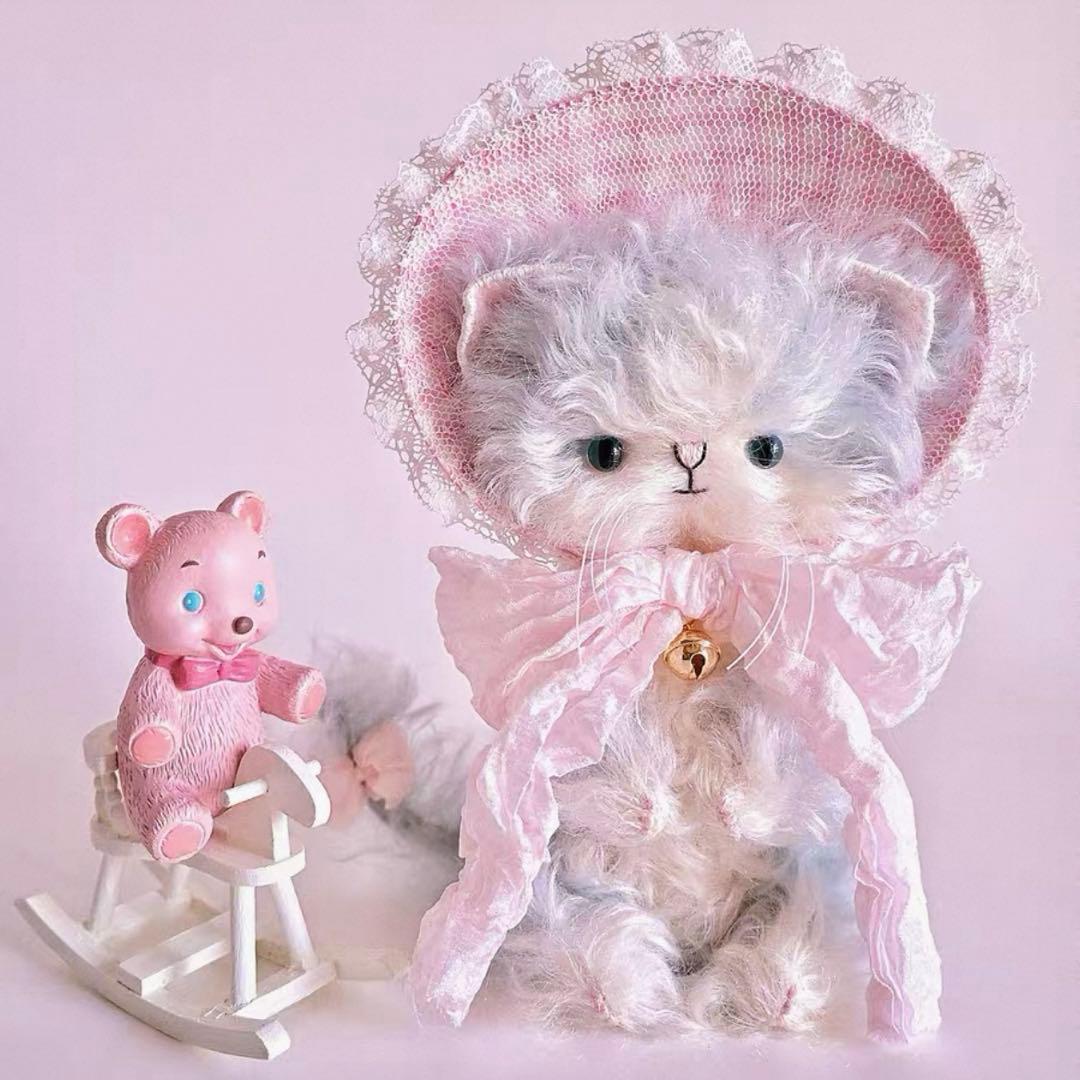 ボンネット帽子の甘い猫ちゃん アーティストベア 海外作家様 ハンドメイド