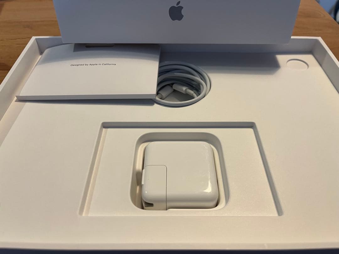 〖極美品〗MacBook Air M1／メモリ：8GB／ストレージ：256GB