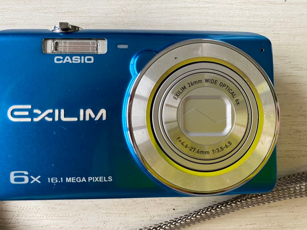 CASIO EXILIM 16.1MP コンパクトデジタルカメラ　充電器付き