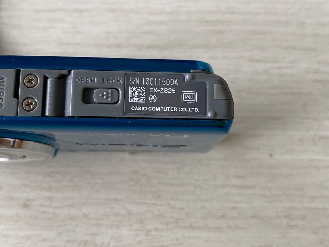 CASIO EXILIM 16.1MP コンパクトデジタルカメラ　充電器付き
