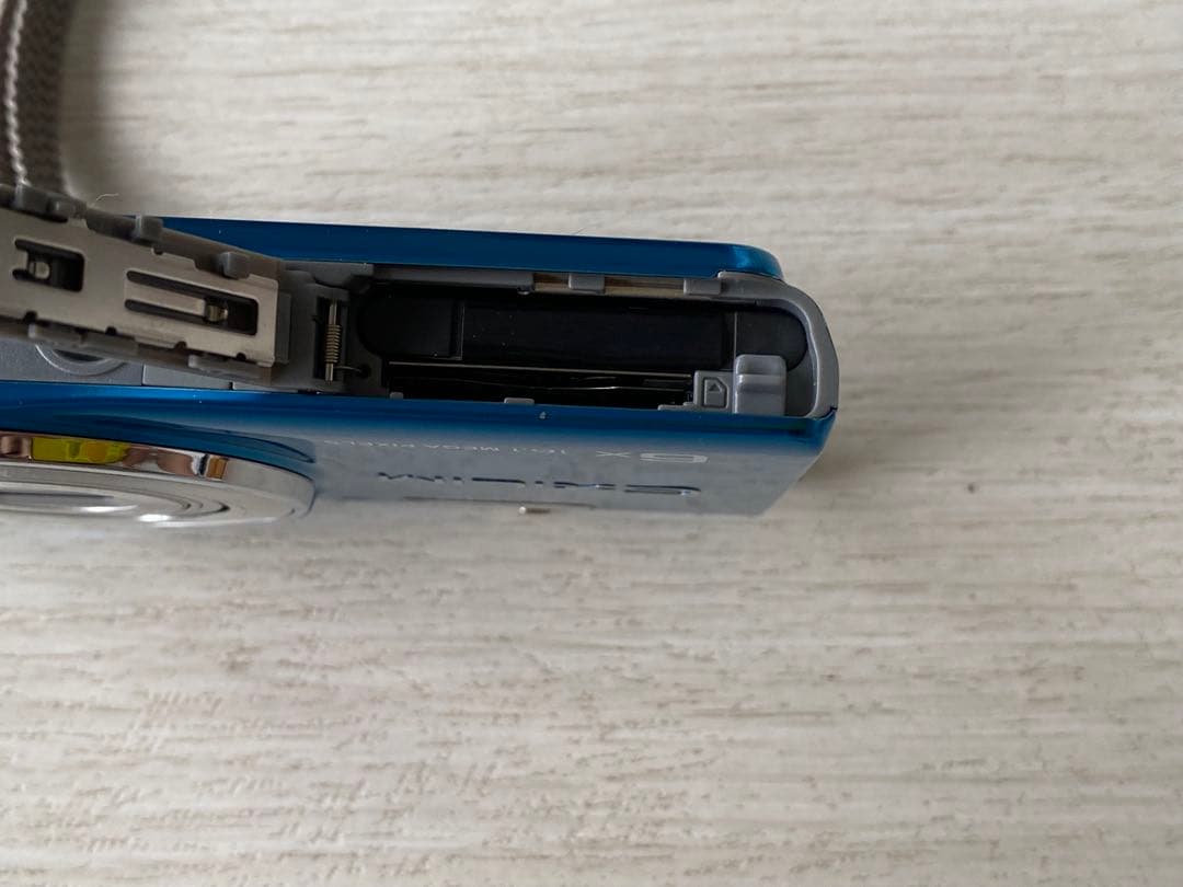 CASIO EXILIM 16.1MP コンパクトデジタルカメラ　充電器付き