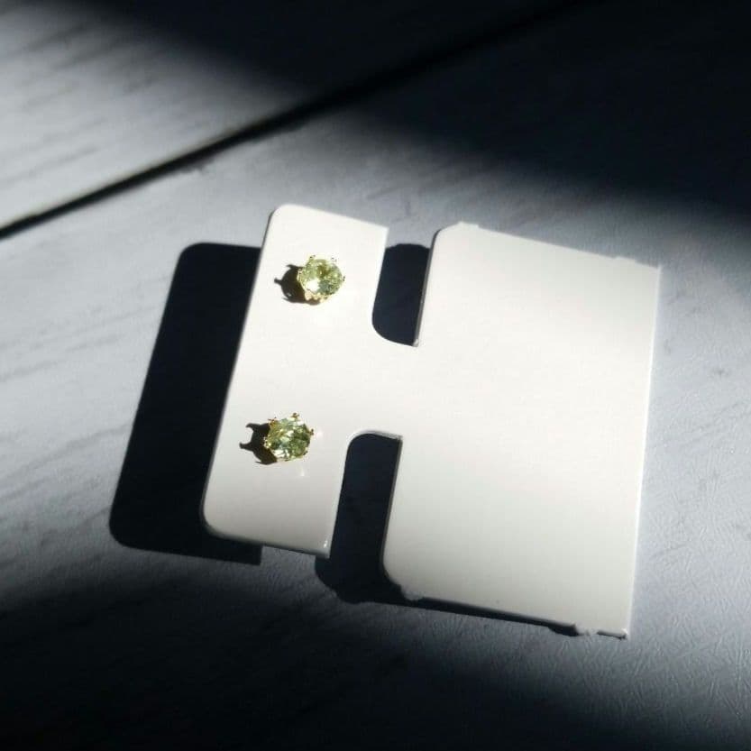 K18・パロットクリソベリル・ピアス