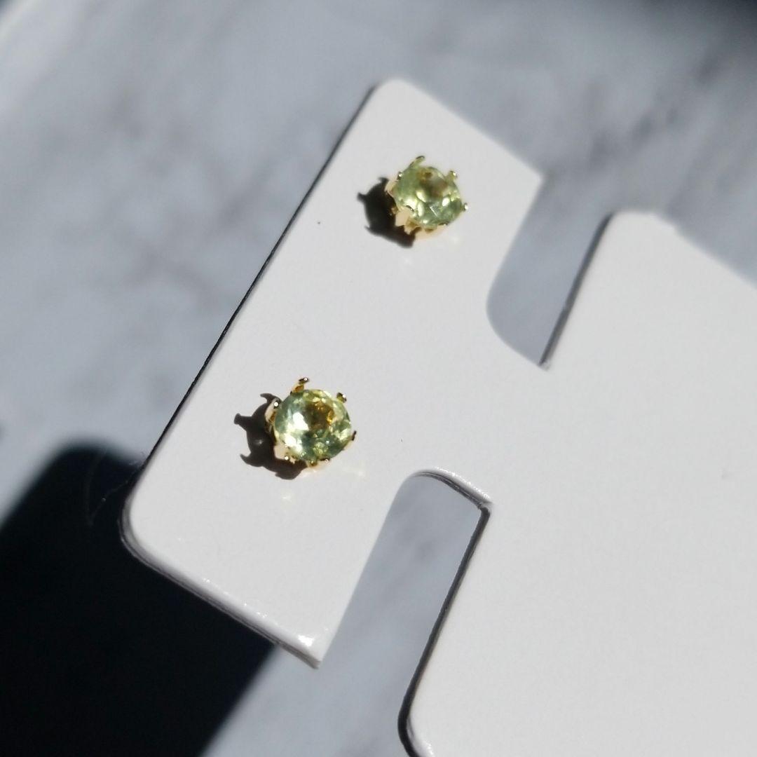 K18・パロットクリソベリル・ピアス