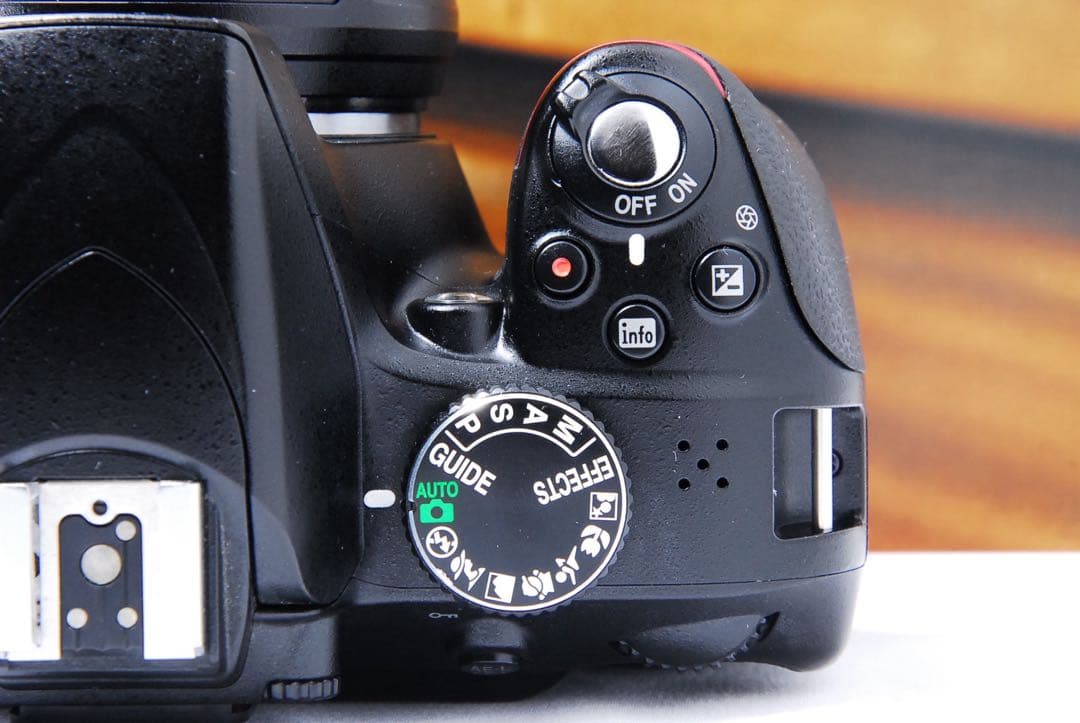 【初心者おすすめ】ニコン Nikon D3300 レンズキット VR II