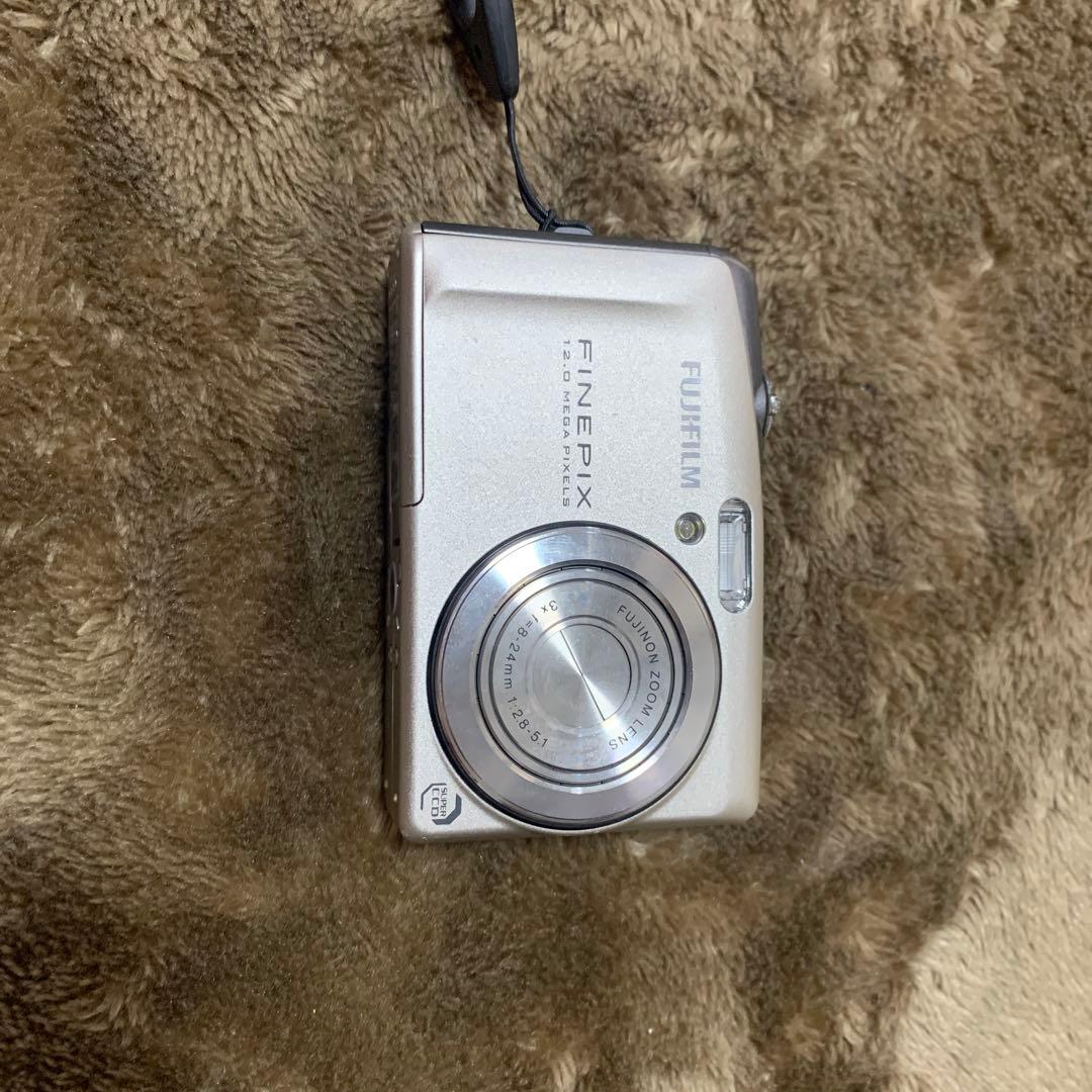 FUJIFILM FINEPIX デジタルカメラ シルバー