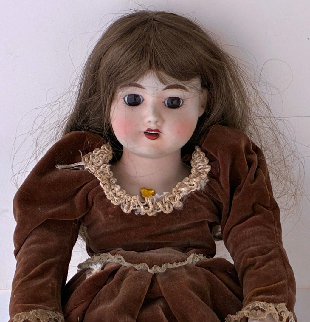 フランスのアンティーク ビスクドールA　パリの蚤の市で購入した　フランス人形