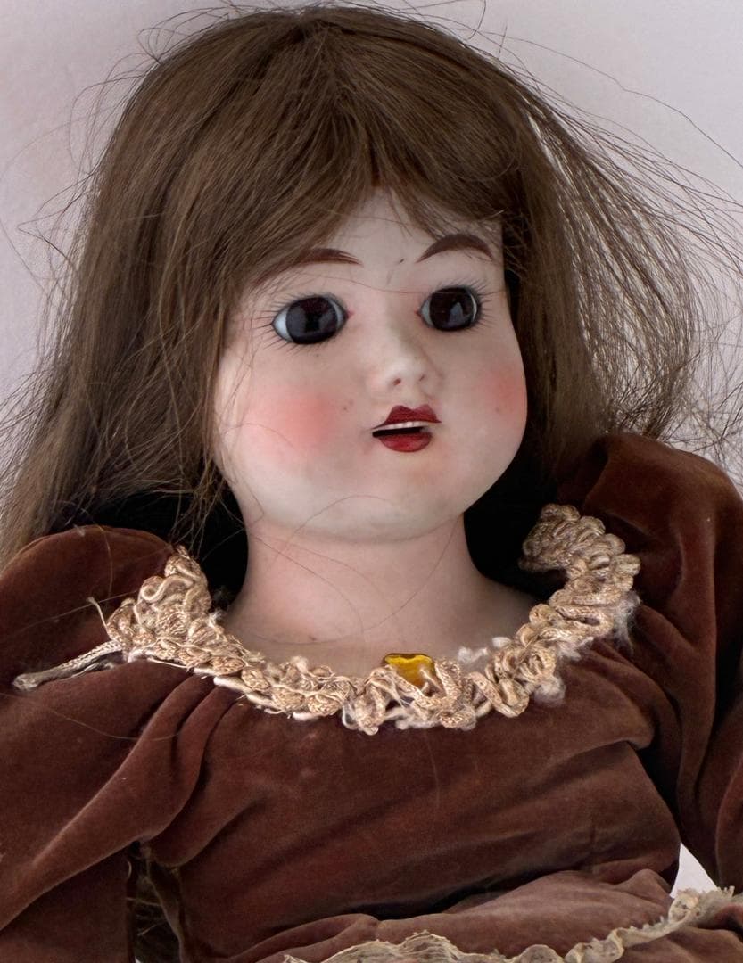 フランスのアンティーク ビスクドールA　パリの蚤の市で購入した　フランス人形