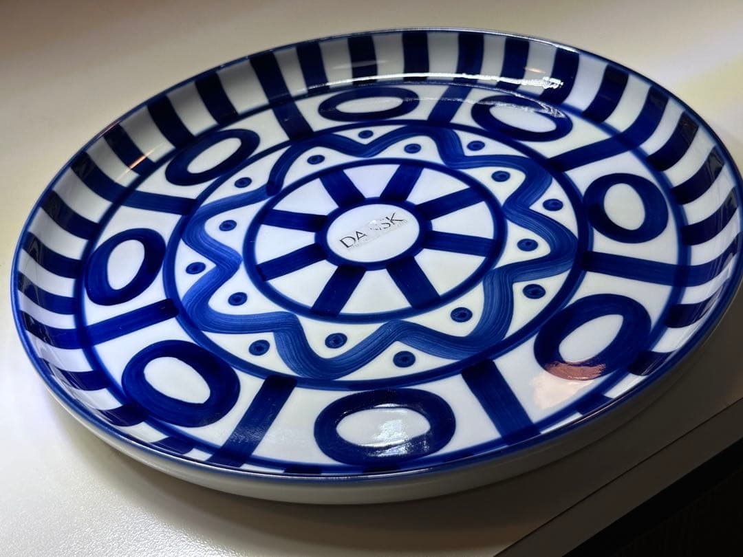 P03 DASK 幾何学模様の皿 直径約25cm 新品未使用　一枚