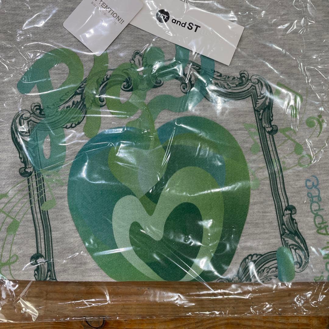 【新品】and ST　ミセスグリーンアップル　コラボ　スウェット　M　グレー