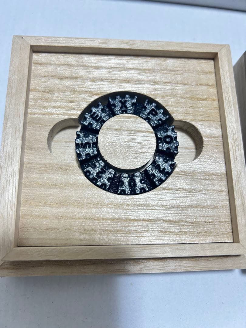 【非売品】大阪万博 クボタ 鋳物箸置き 木箱入り プラチナパートナー限定