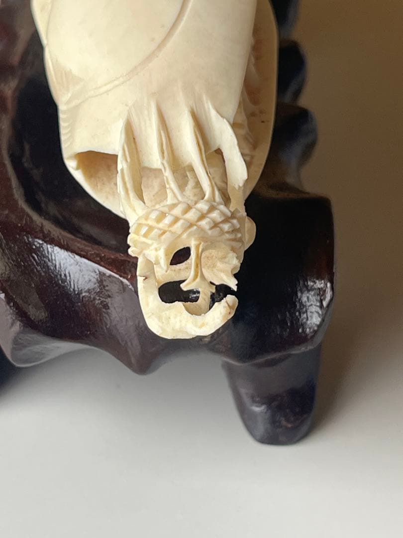 置物　台付　天然素材　魚　蛇　山水　人物　極細密　彫刻　傷有り