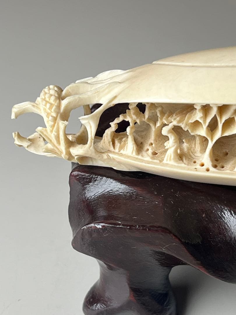 置物　台付　天然素材　魚　蛇　山水　人物　極細密　彫刻　傷有り