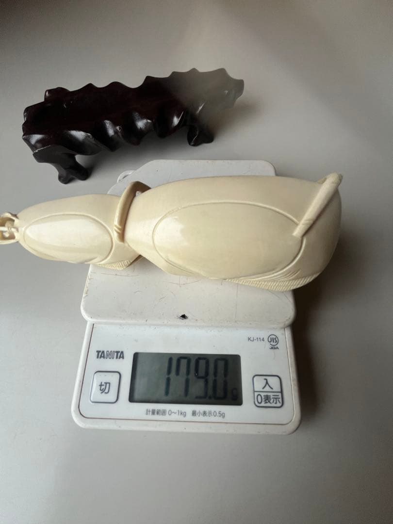 置物　台付　天然素材　魚　蛇　山水　人物　極細密　彫刻　傷有り