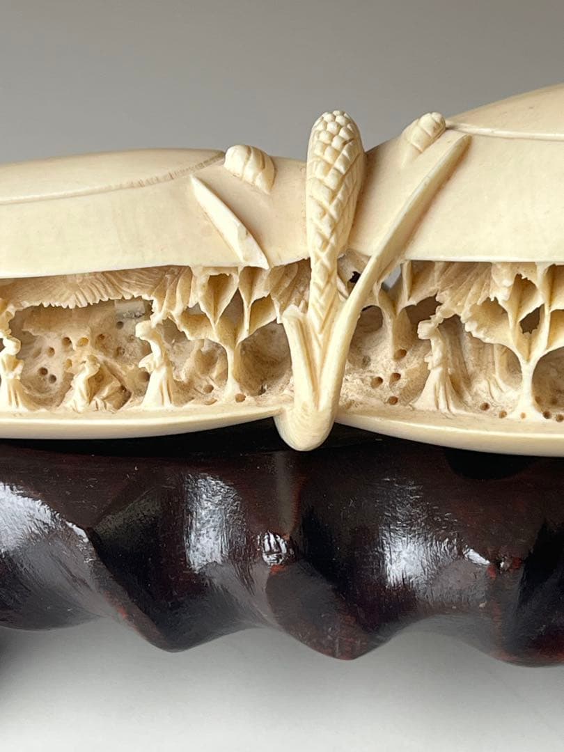 置物　台付　天然素材　魚　蛇　山水　人物　極細密　彫刻　傷有り