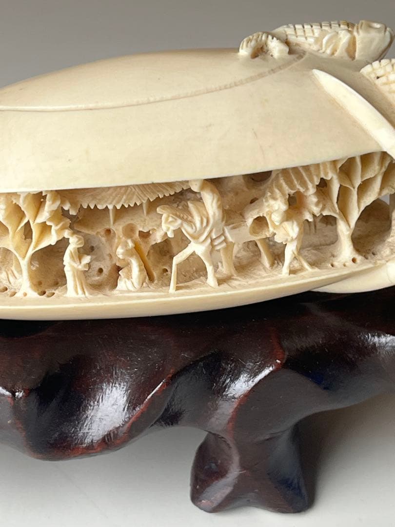 置物　台付　天然素材　魚　蛇　山水　人物　極細密　彫刻　傷有り