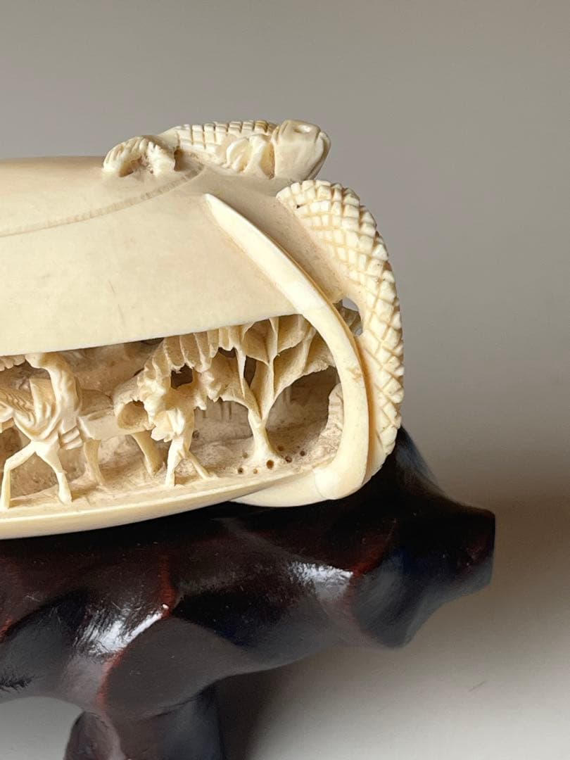 置物　台付　天然素材　魚　蛇　山水　人物　極細密　彫刻　傷有り