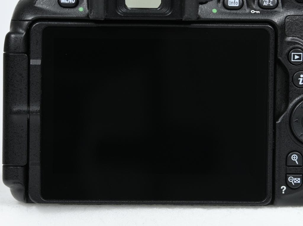 【超美品】 Nikon D5600 ダブルズームキット 《ショット数1111》