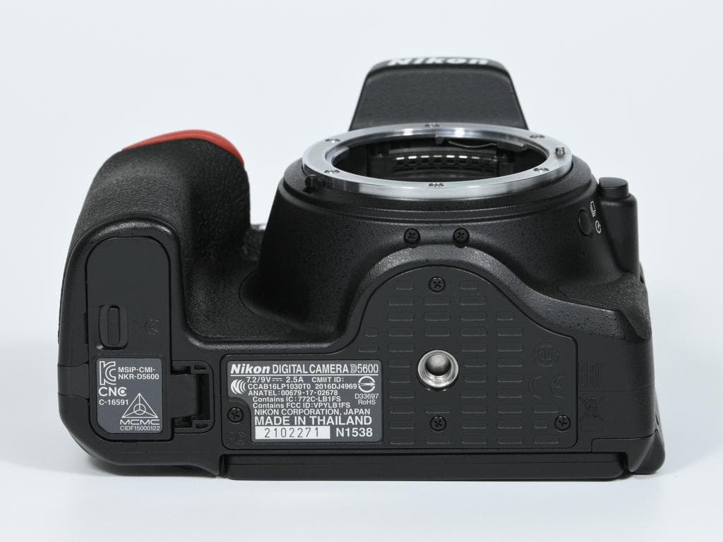【超美品】 Nikon D5600 ダブルズームキット 《ショット数1111》