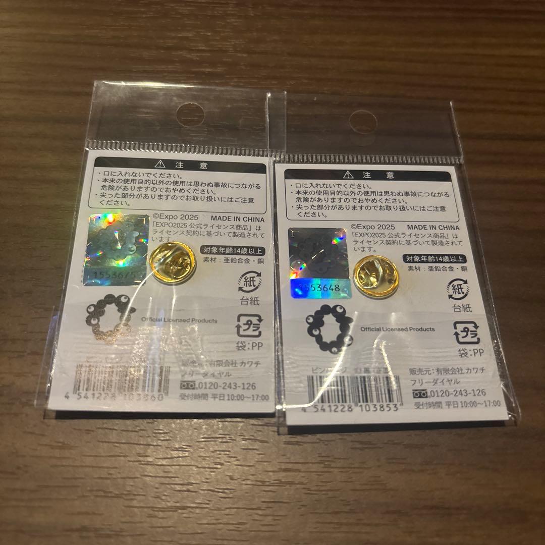 黒　コミャク　ピンバッジ　2種セット