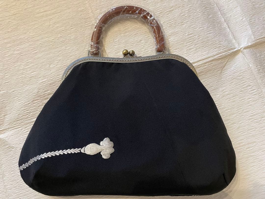 古布リメイクがま口バッグ　水鳥　刺繍