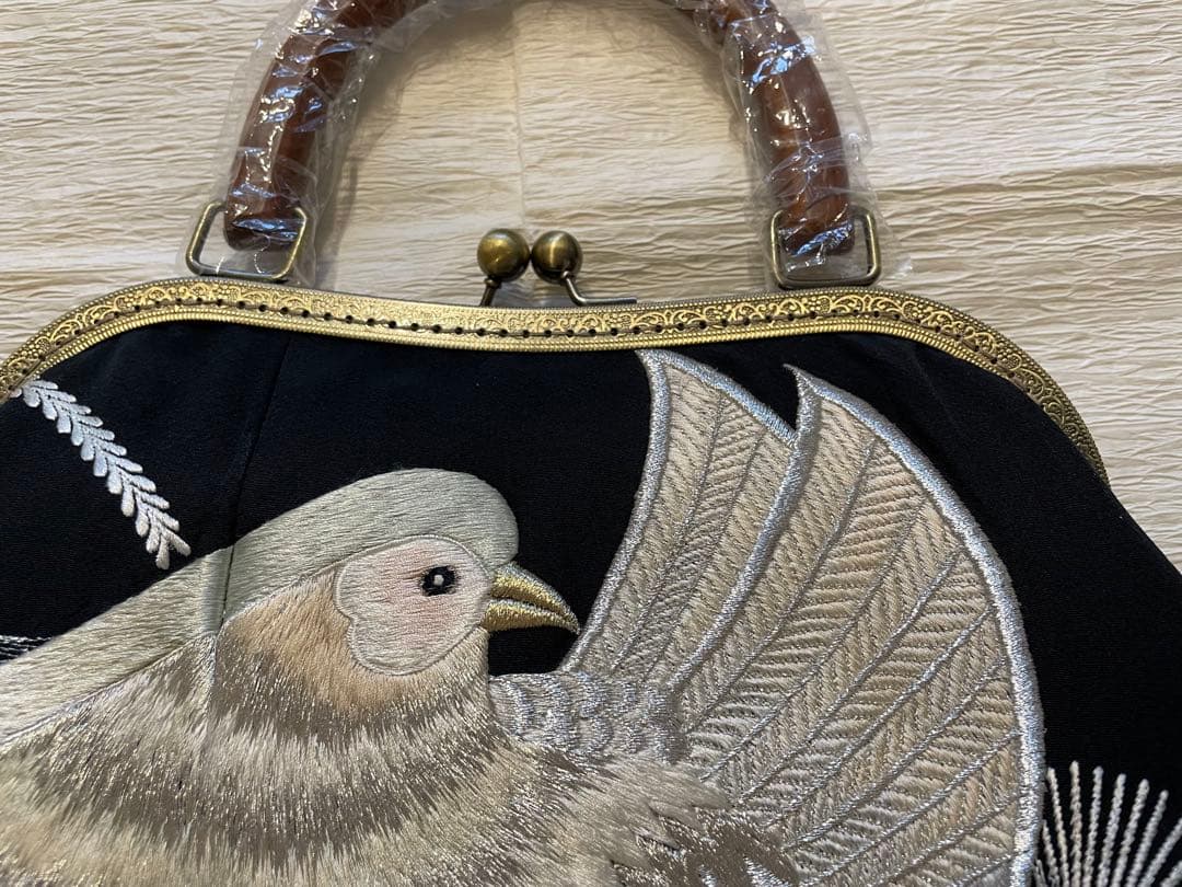 古布リメイクがま口バッグ　水鳥　刺繍