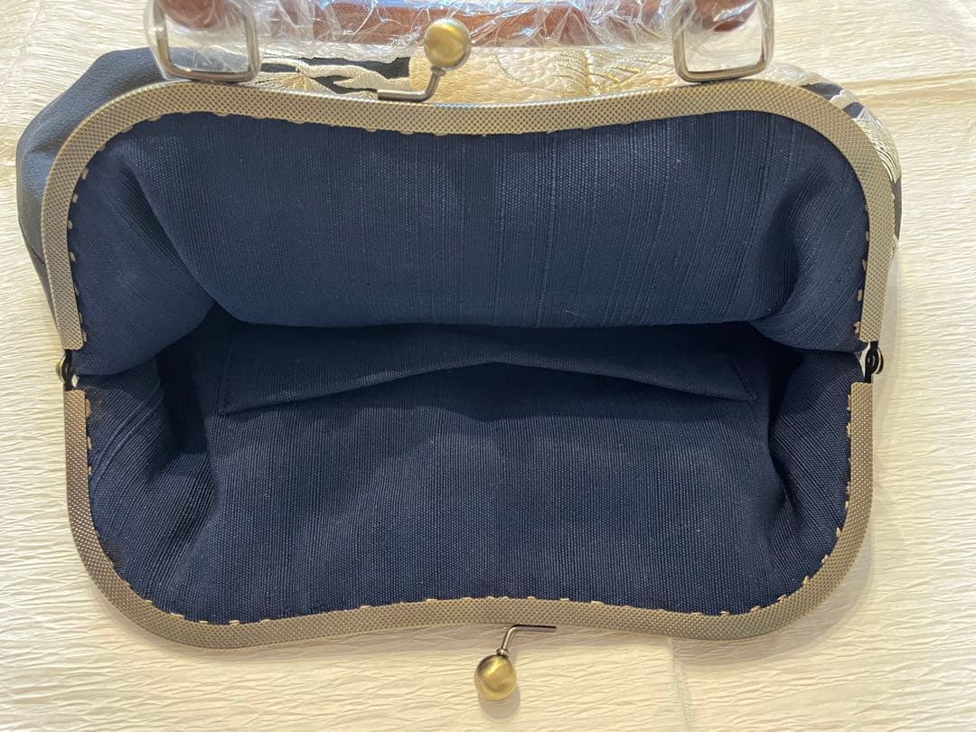 古布リメイクがま口バッグ　水鳥　刺繍