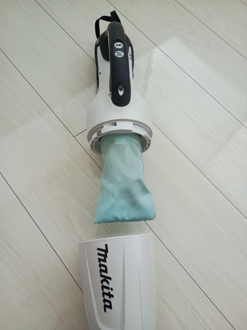 【中古】マキタ CL181FD 充電式クリーナーとサイクロンアタッチメント