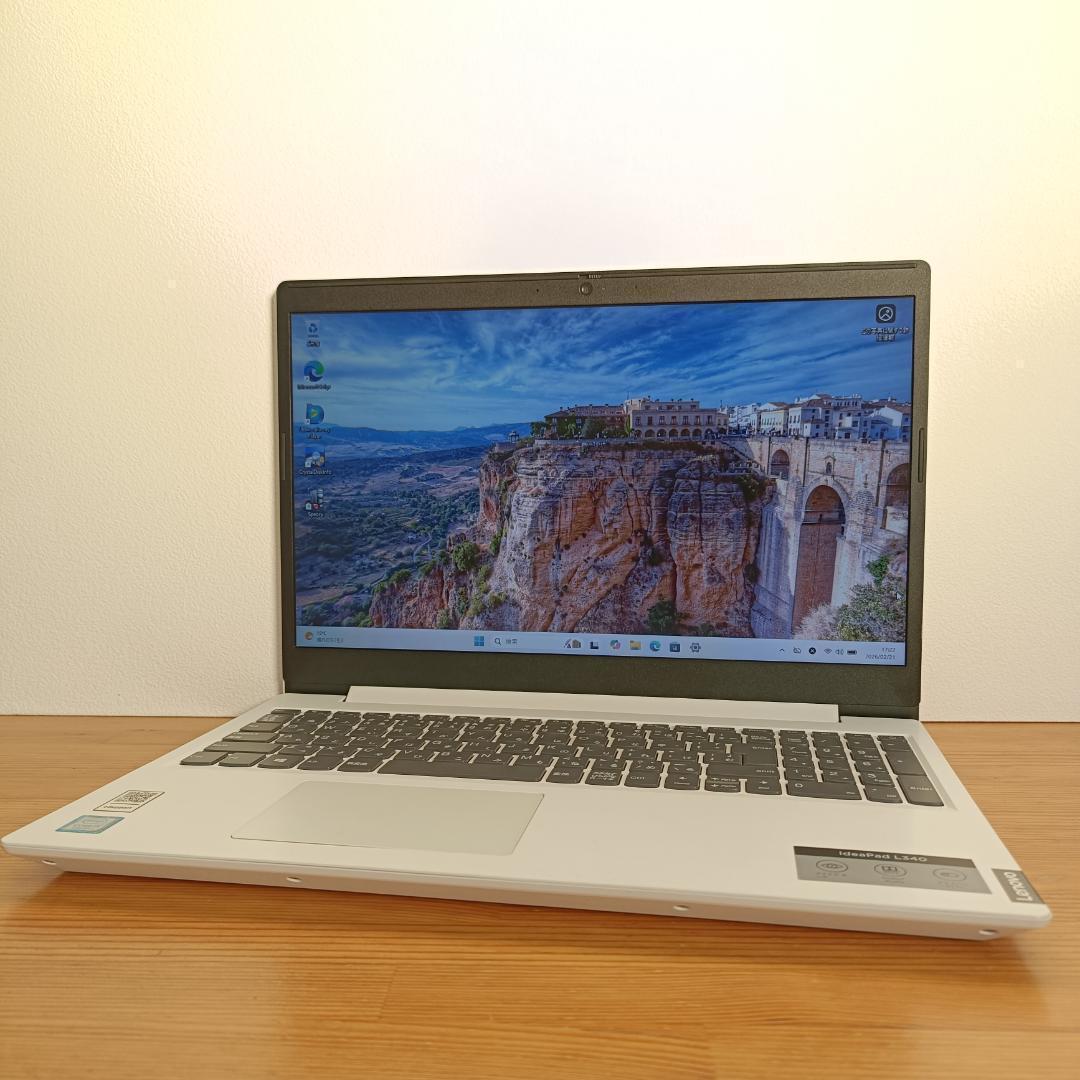 レノボ ノートPC 8世代 i5 SSD メモリ20GB Windows11 白