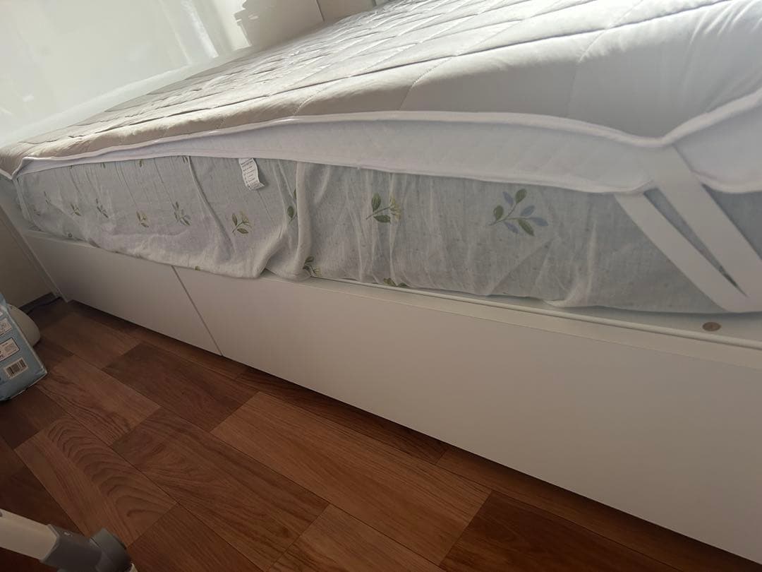 【限定セール！！】ニトリダブルベッドフレーム　収納付き　ロータイプ　コンセント付