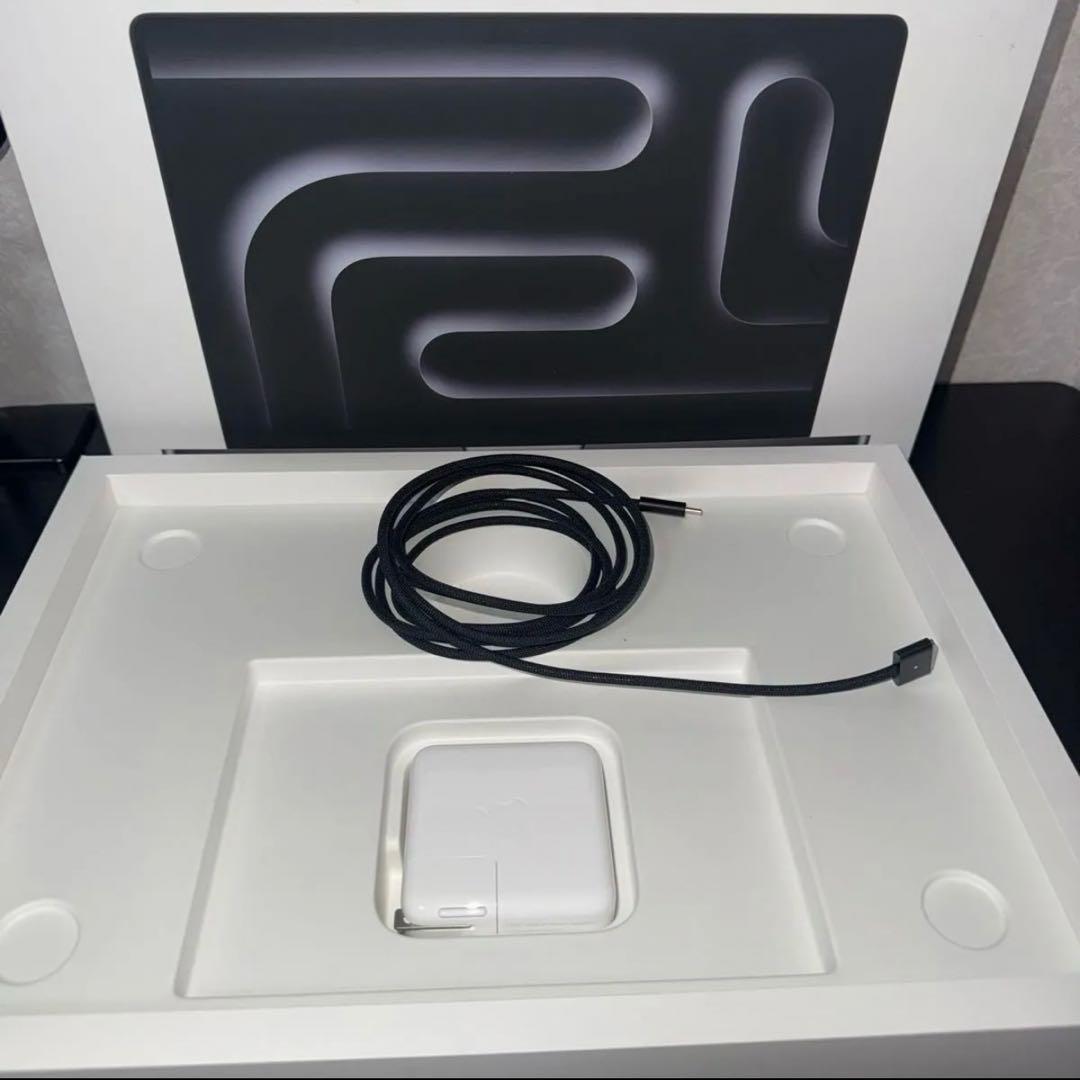 MacBook Pro 14.2インチ M4 24GB 1TB