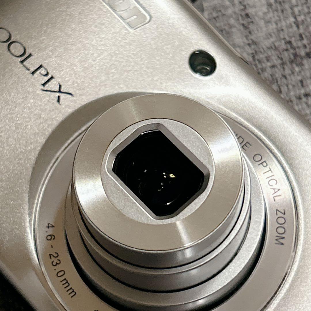 【極美品】Nikon COOLPIX L30 シルバー デジタルカメラ 乾電池