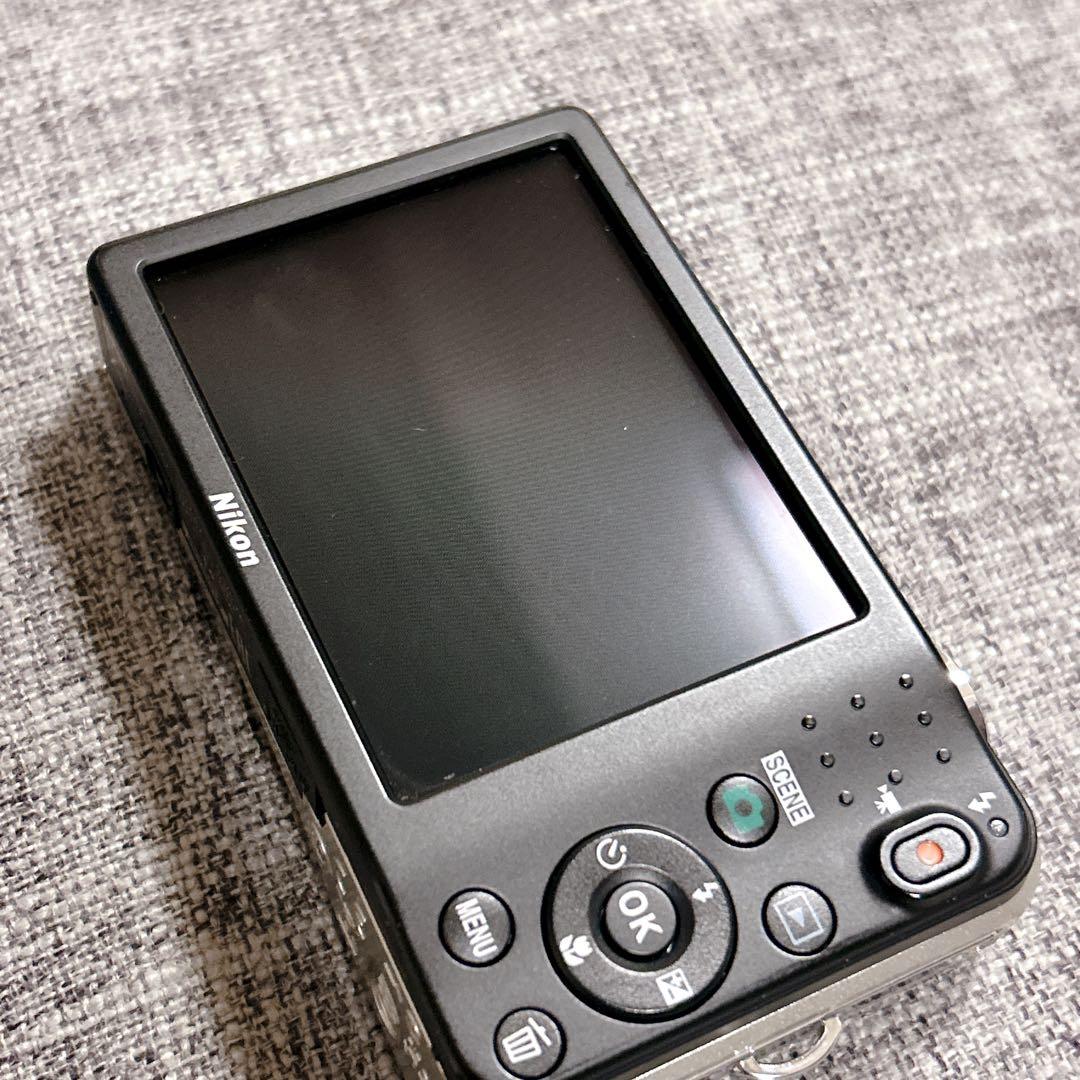 【極美品】Nikon COOLPIX L30 シルバー デジタルカメラ 乾電池