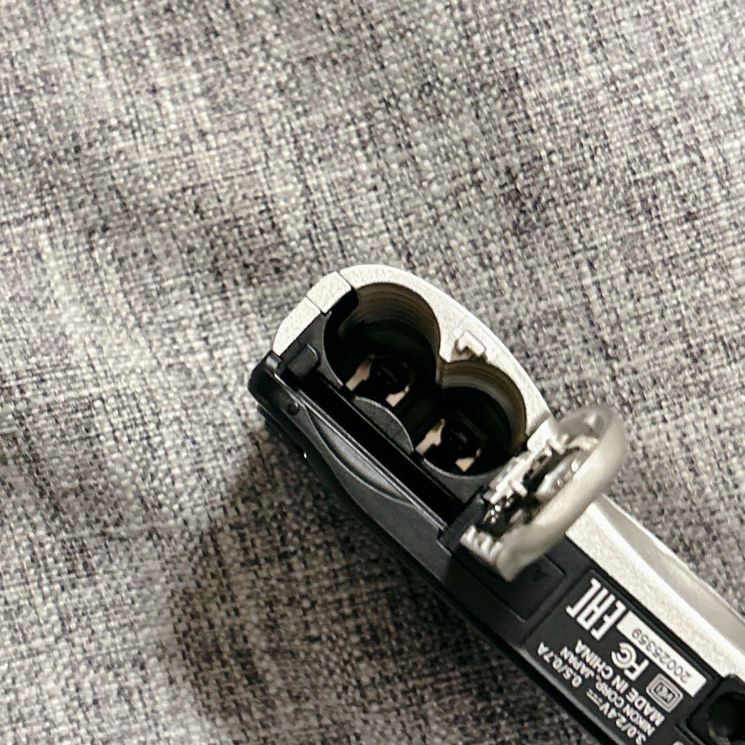 【極美品】Nikon COOLPIX L30 シルバー デジタルカメラ 乾電池