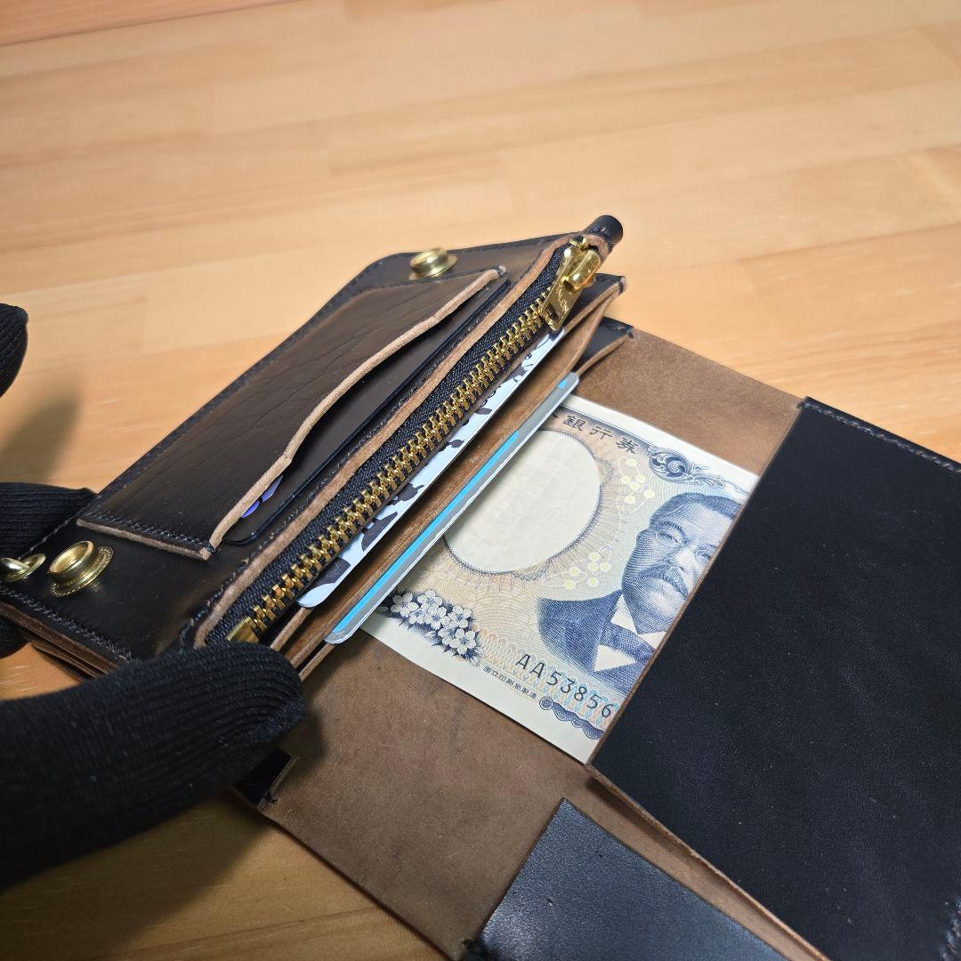 MARYAMホースバットミドルトラッカーウォレット　茶芯ブラック　真鍮