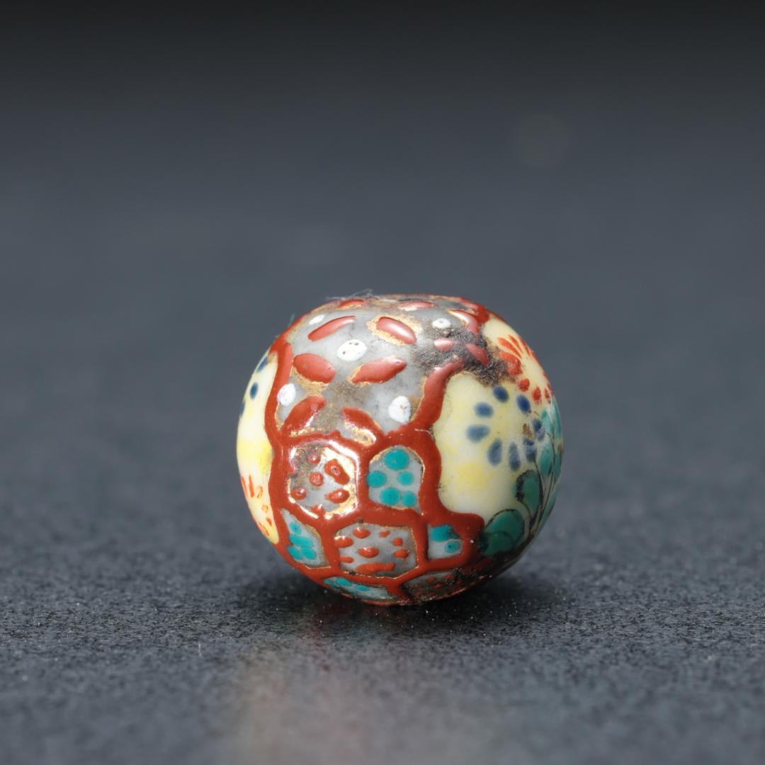 緒締め玉　窓絵に草花　陶磁器製　骨董　胴乱　印籠　R1460