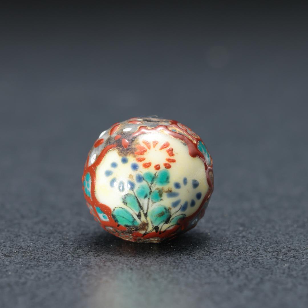 緒締め玉　窓絵に草花　陶磁器製　骨董　胴乱　印籠　R1460